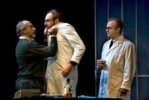Invernadero hace del lenguaje el principal elemento dinamizador/ Photo Credits: teatroabadia.com y Ros Ribas
