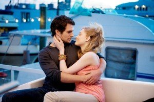 En la adaptación teatral no aparece el personaje del pretendiente joven de Melody