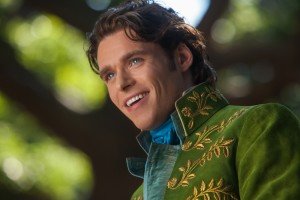 Richard Madden encarna al apasionado Oliver Mellors