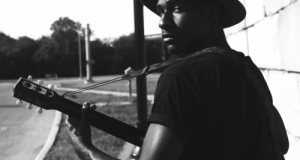 Leon Bridges saltó a la fama con su canción "Lisa Sawyer"/ Photo Credits: leobridges.com