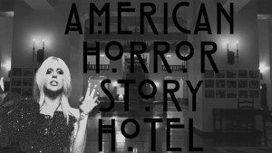 Lady Gaga es la perfecta anfitriona del Hotel Cortez