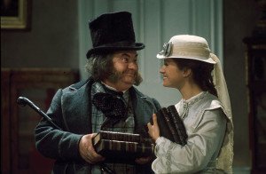 Leo McKern interpretó al peculiar Boffin en Our Mutual Friend