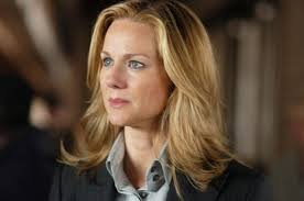 Laura Linney colabora en el filme como Lorraine Sullenberger, la esposa del protagonista