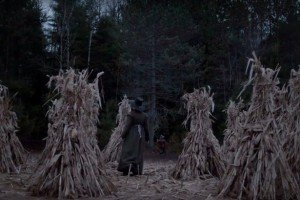 The Witch apoya parte de su capacidad para asustar en la banda sonora, ideada por Mark Korven