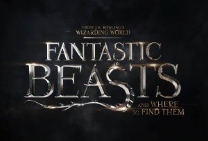 Eddie Redmayne interpreta al tratadista de especies mágicas llamado Newt Scamander