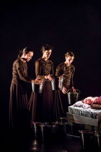 Teresa (ora al alma) es un híbrido entre dramaturgia y danza/ Foto: Jacobo Medrano y teatrosdelcanal.com