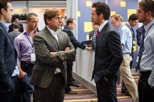 Christian Bale une su presencia a la de Steve Carell (izquierda) y Ryan Gosling