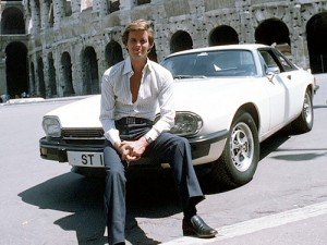 Adam Rayner recibe la ayuda de Ian Ogilvy en el telefilme