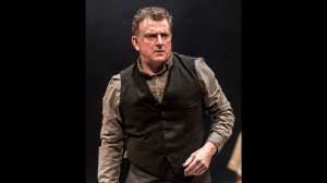 Martin Marquez interpreta al excitable Charles Holroyd/ Foto: Manuel Harlan