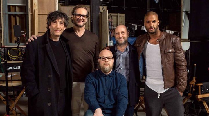 Gillian Anderson ha apreciado la implicación en el proyecto de Neil Gaiman (primero por la izquierda)/ Foto: Starz Networks