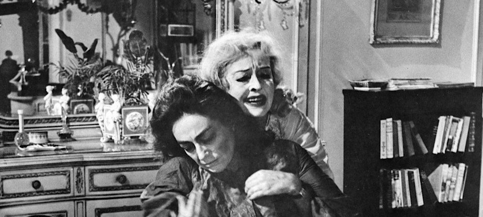 Jessica Lange y Susan Sarandon son algo mayores que Crawford y Davis cuando éstas protagonizaron ¿Qué fue de Baby Jane?