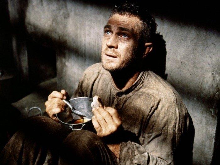 En caso de confirmarse el dato, Charlie Hunnam tomaría el testigo del mítico Steve McQueen (en la foto)