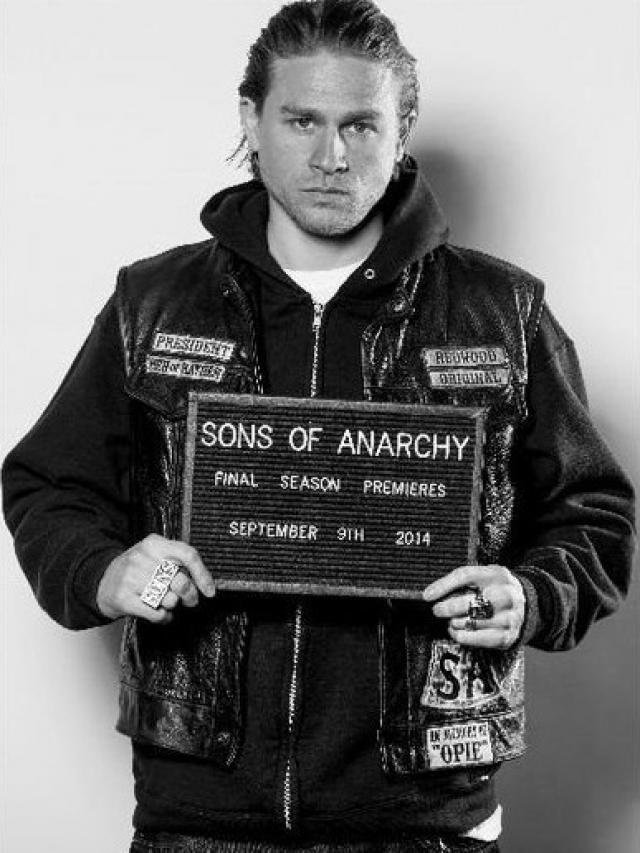 Charlie Hunnam es consciente de que la película original estuvo soportada por la pegada de Steve McQueen