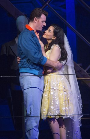 West Side Story sigue cargando las tintas en la historia de amor entre Tony y María/ Foto: Festival de Salzburgo y Silvia Lelli