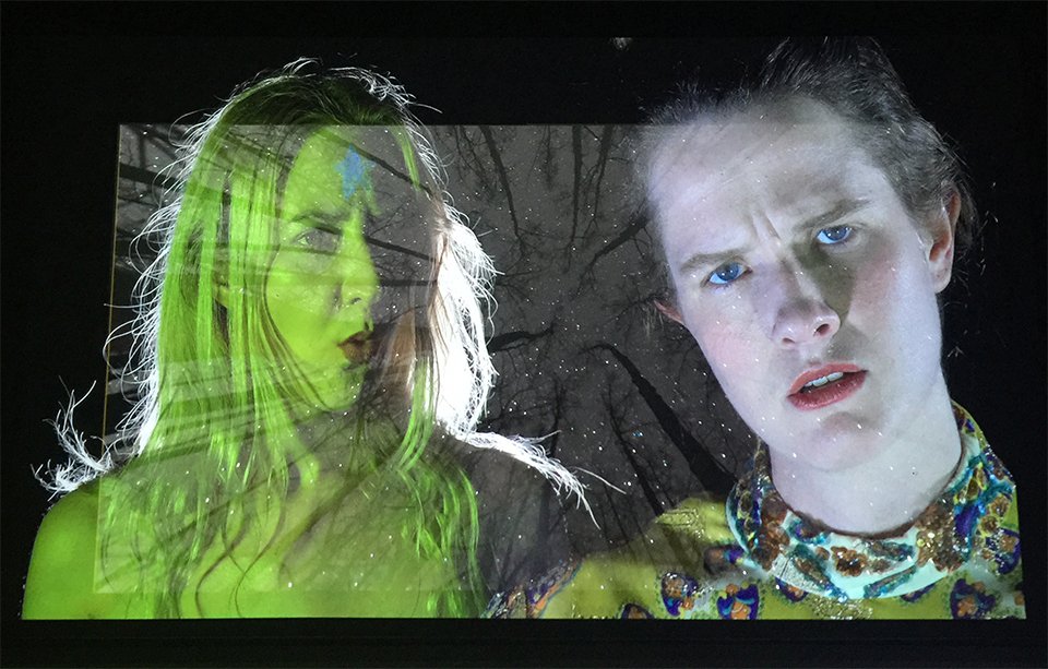 Tony Oursler consigue hacer del MoMa un centro de funambulismo esotérico