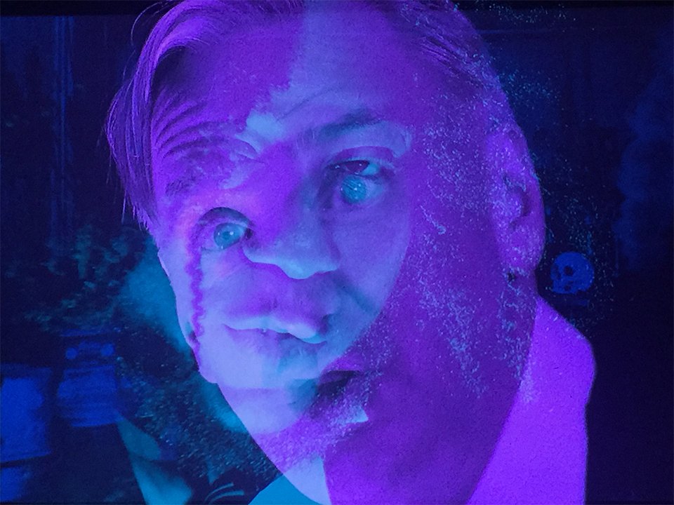 Tony Oursler intenta en "Imponderable" poner en evidencia las grandes paradojas de la sociedad del siglo XXI