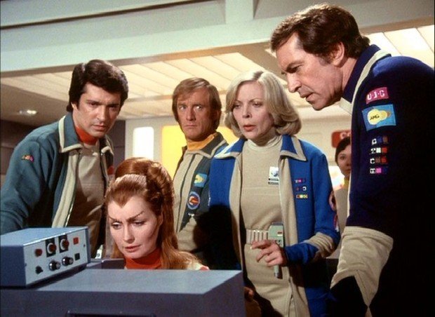 De izquierda a derecha, Tony Anholt, Catherine Schell, Nick Tate, Barbara Bain y Martin Landau, en "Espacio: 1999"