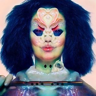Björk returce su paleta sinfónica al lado del venezolano Arca