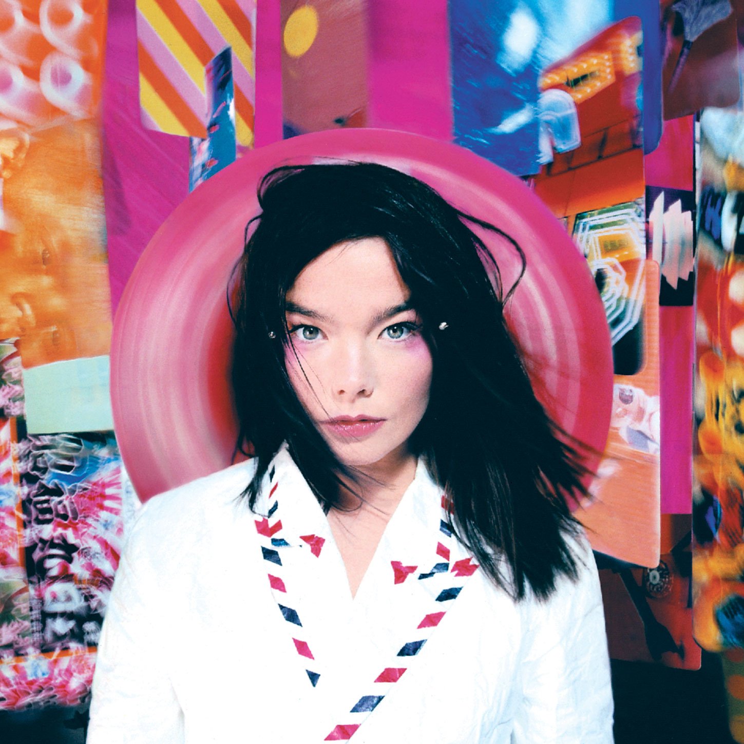 Björk ha querido exponer un mundo alejado de la realidad tan complicada que vive el ser humano