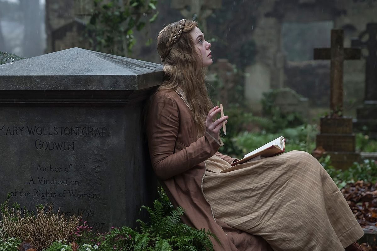 Elle Fanning (en la imagen) ha captado el aspecto romántico de la narradora de "Frankestein"