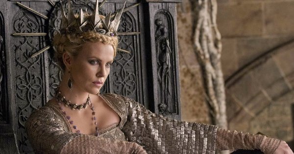 Charlize Theron (en la imagen) no dudó en aceptar la oportunidad de poner voz a Morticia