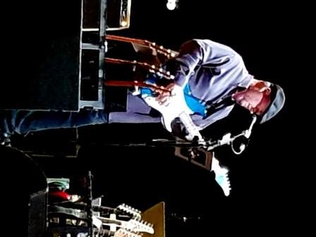 Christopher Cross (en la imagen) cambió constantemente de guitarra, a lo largo de su actuación/ Foto: Jesús Martín