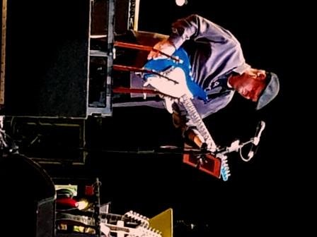 Christopher Cross solo cambió de posición en la segunda parte del concierto, en la que se sentó con una guitarra acústica frente al público/ Foto: Jesús Martín