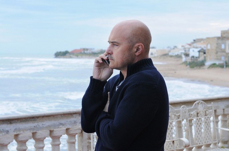 Riccardino guarda bastante realación, según las últimas declaraciones de Andrea Camilleri, con la exitosa serie de televisión "El comisario Montalbano"