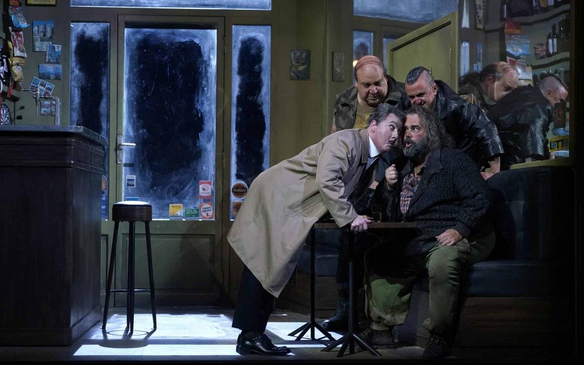 Falstaff es vista por Laurent Pelly como una tragicomedia ajena a las identificaciones temporales/ Foto: Teatro Real