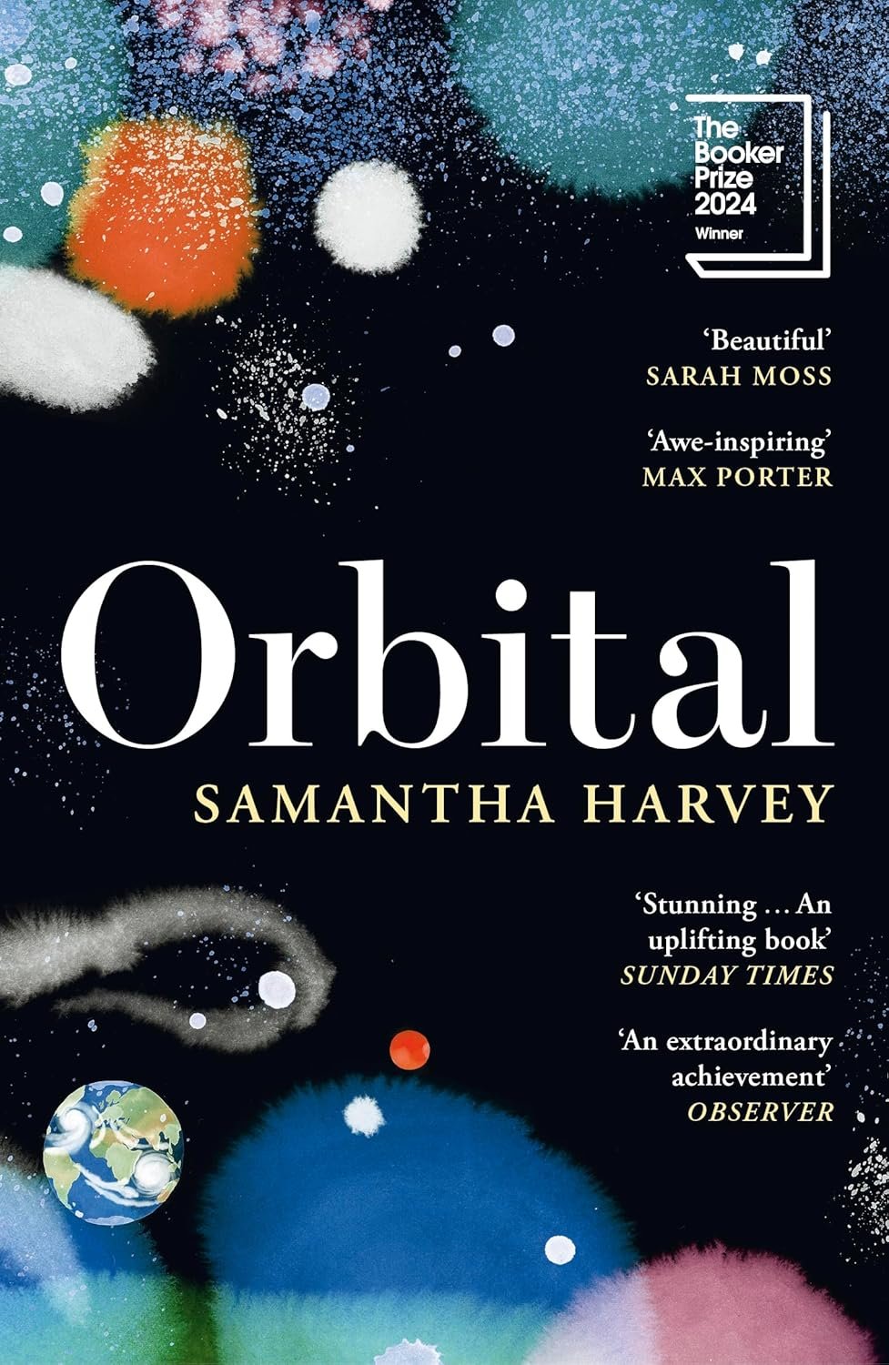 Samantha Harvey reflexiona en la órbita terrestre